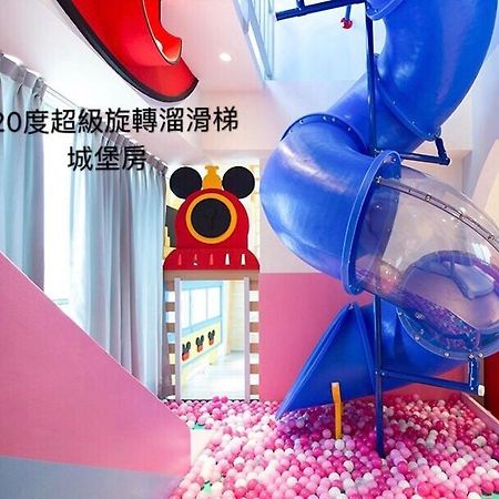 Fun Holiday Family Hostel Tainan Buitenkant foto