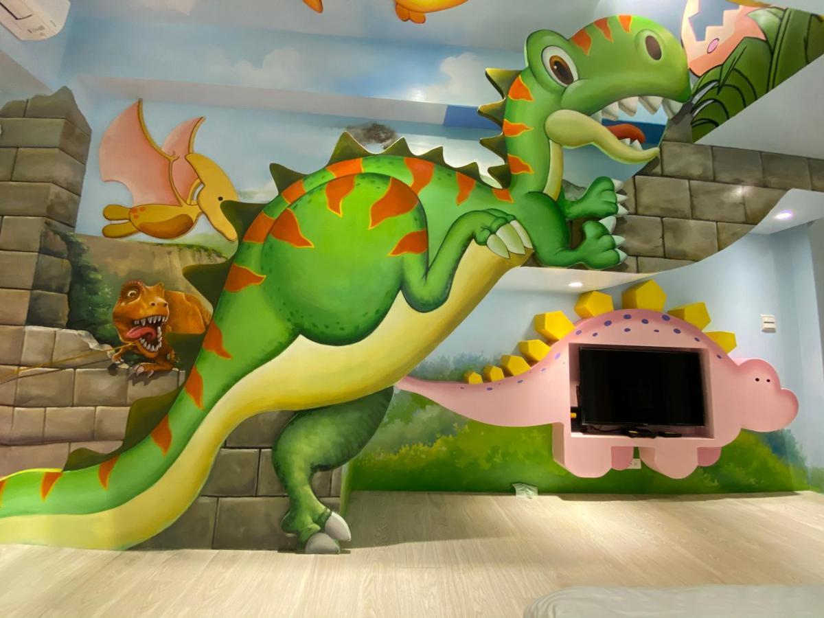 Fun Holiday Family Hostel Tainan Buitenkant foto