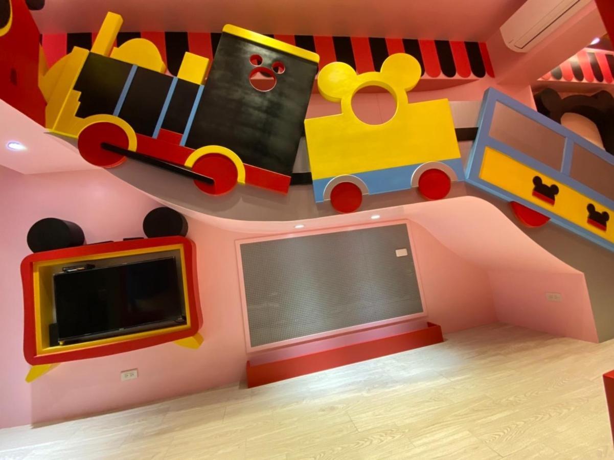 Fun Holiday Family Hostel Tainan Buitenkant foto