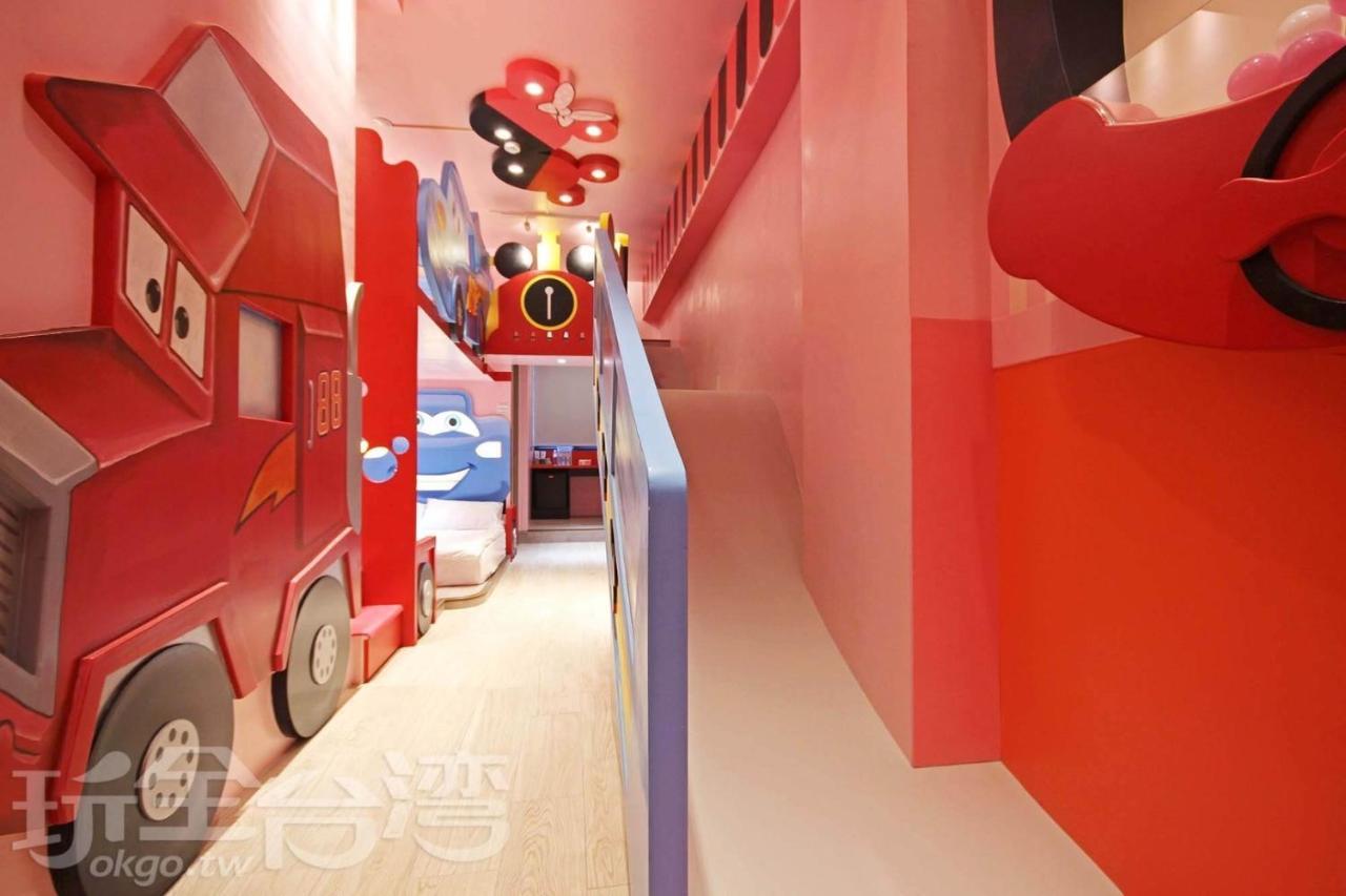Fun Holiday Family Hostel Tainan Buitenkant foto