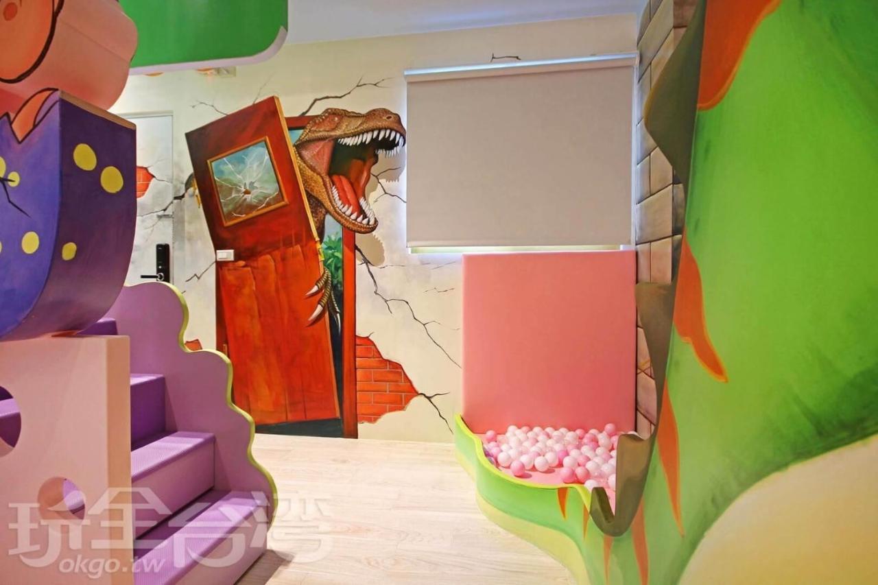 Fun Holiday Family Hostel Tainan Buitenkant foto