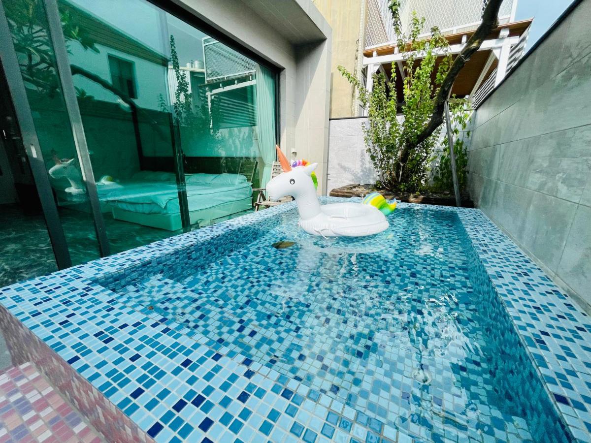 Fun Holiday Family Hostel Tainan Buitenkant foto
