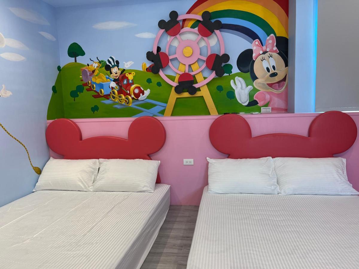 Fun Holiday Family Hostel Tainan Buitenkant foto