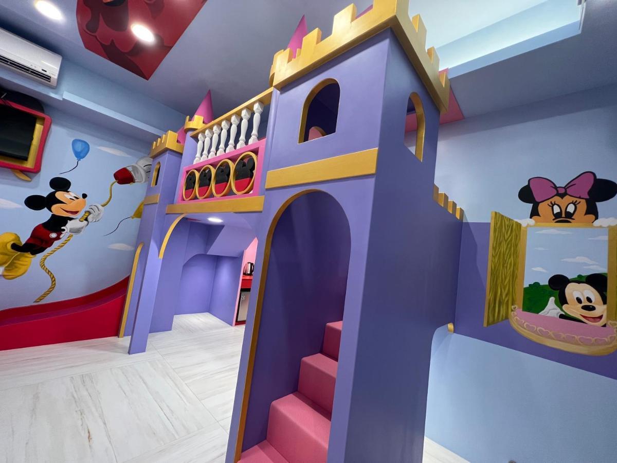 Fun Holiday Family Hostel Tainan Buitenkant foto