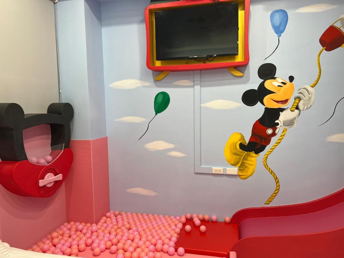 Fun Holiday Family Hostel Tainan Buitenkant foto