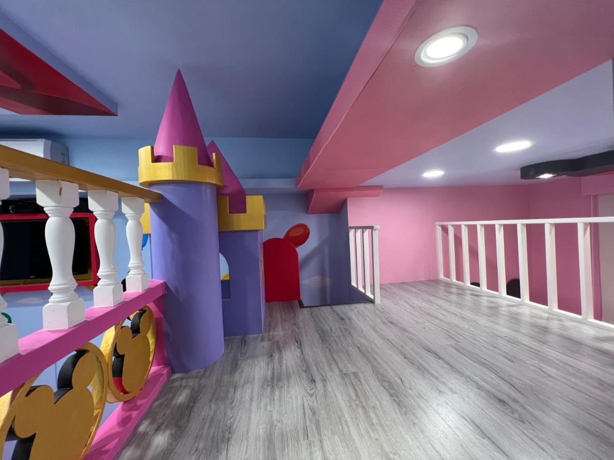 Fun Holiday Family Hostel Tainan Buitenkant foto