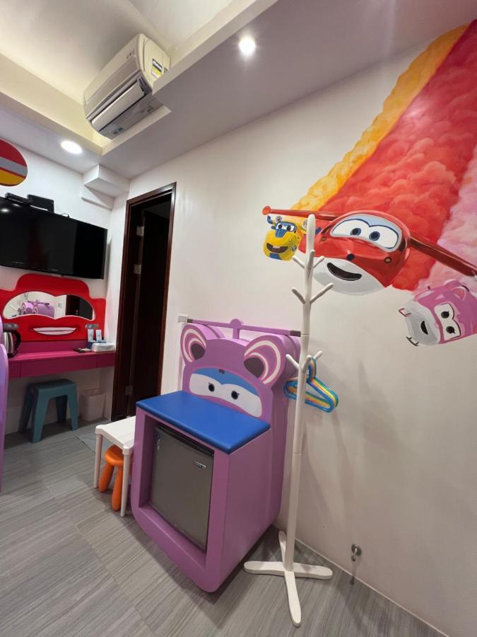 Fun Holiday Family Hostel Tainan Buitenkant foto