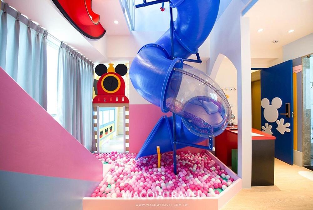 Fun Holiday Family Hostel Tainan Buitenkant foto