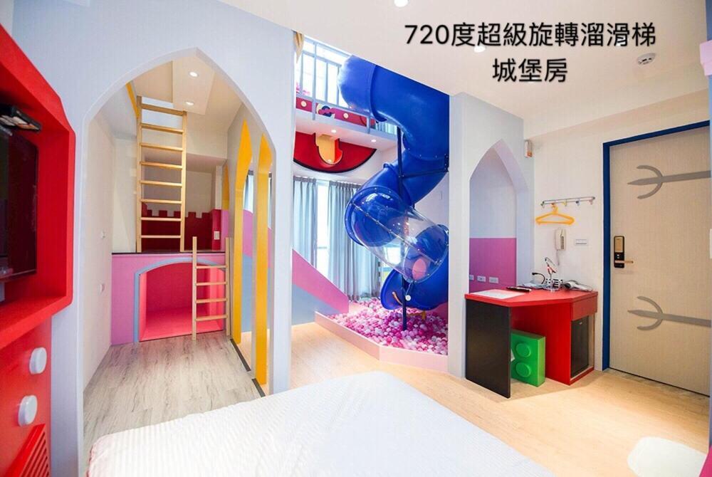 Fun Holiday Family Hostel Tainan Buitenkant foto