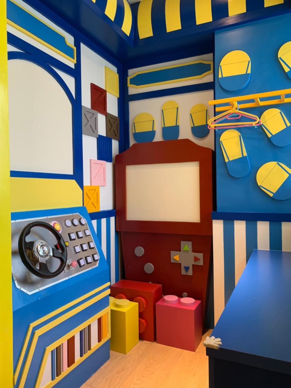 Fun Holiday Family Hostel Tainan Buitenkant foto