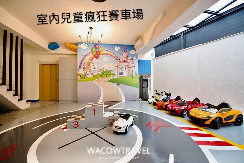 Fun Holiday Family Hostel Tainan Buitenkant foto