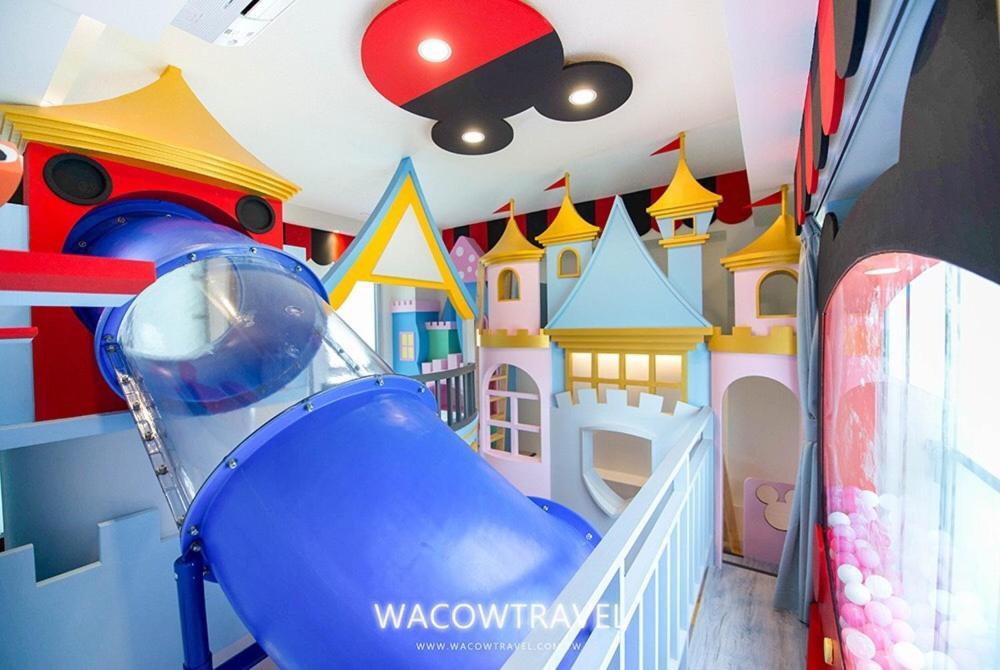 Fun Holiday Family Hostel Tainan Buitenkant foto