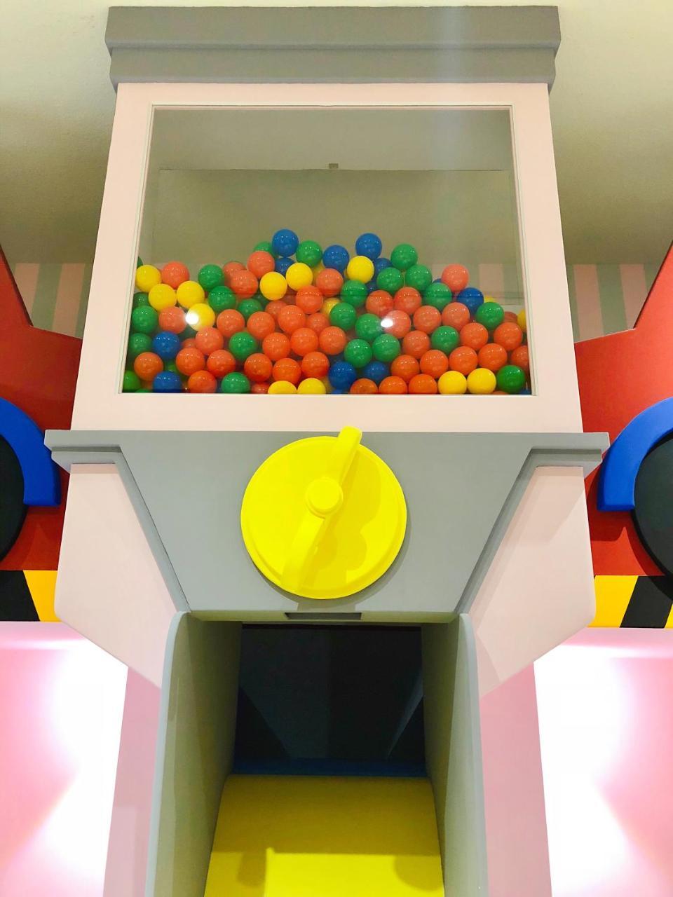 Fun Holiday Family Hostel Tainan Buitenkant foto