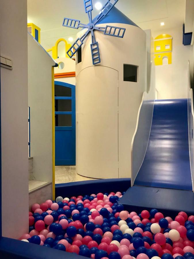 Fun Holiday Family Hostel Tainan Buitenkant foto